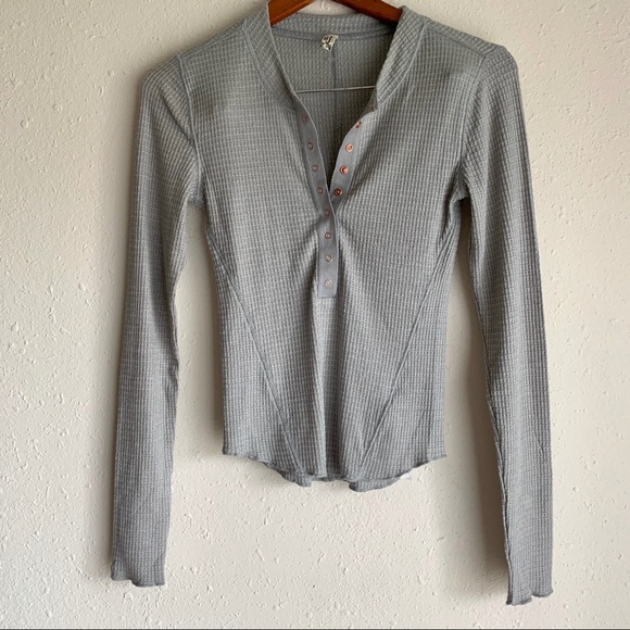❌SOLD❌ Free People One Of The Girls Henley Grey XS - Picture 6 of 10